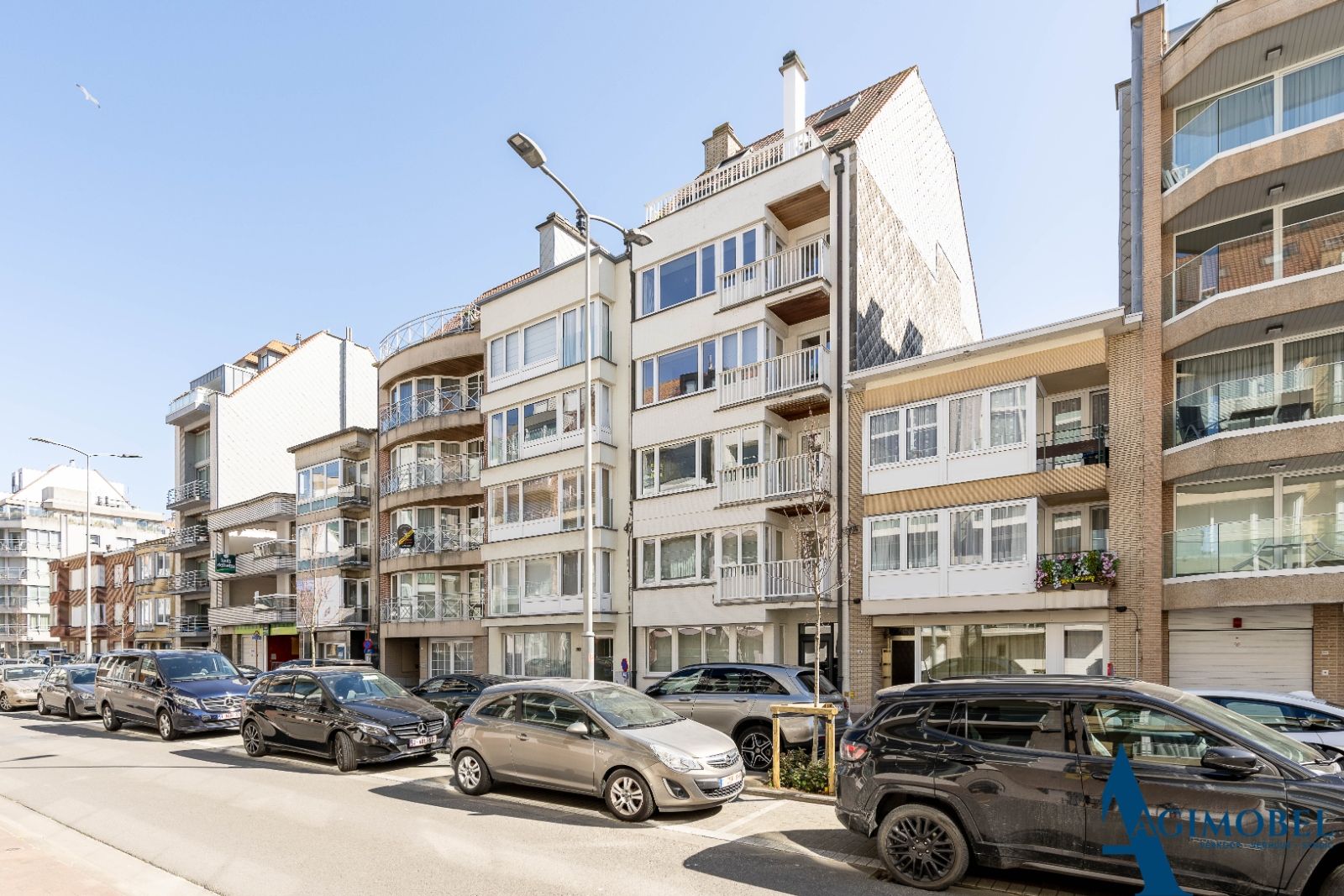 Beleef een vakantie aan zee met landelijke charme  in dit ruim appartement met terras/koer en 3 grote slaapkamers, 200m van het strand. foto 24