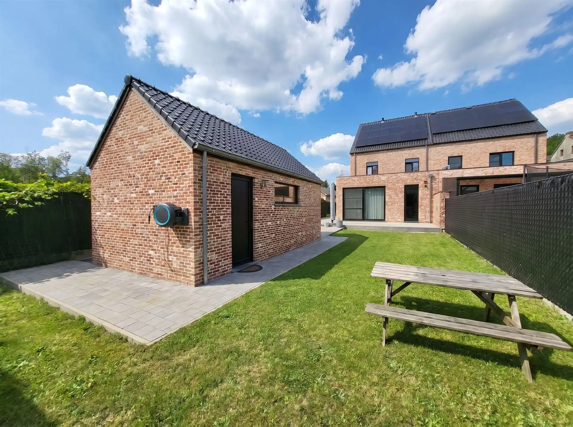 Stijlvolle halfopen pastorijwoning met praktijkruimte, 4 slaapkamers, garage en zonnige tuin op bijna 10 are foto 10