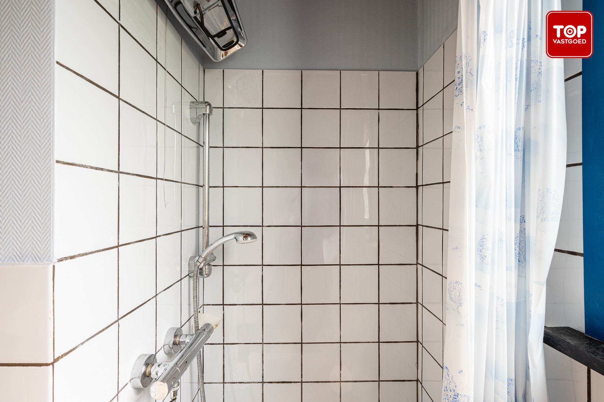 Te renoveren bungalow met enorm potentieel op een Toplocatie foto 13