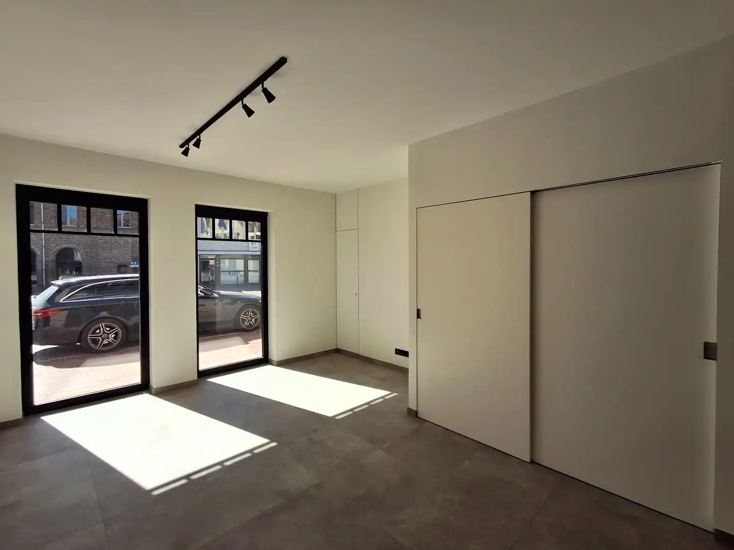 INSTAPKLAAR NIEUWBOUW GELIJKVLOERSAPPARTEMENT IN HARTJE RUISELEDE foto 3