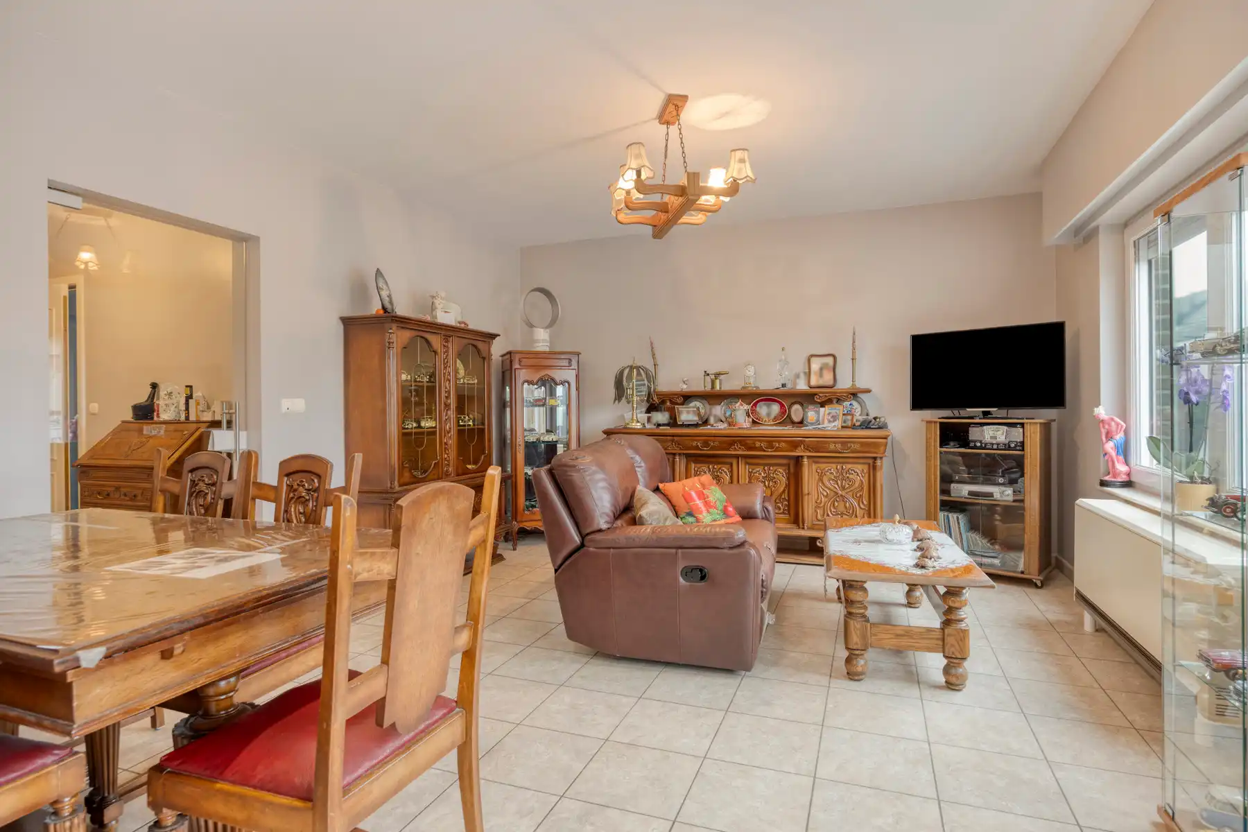 Instapklaar appartement met 2 slaapkamers en garage! foto 5