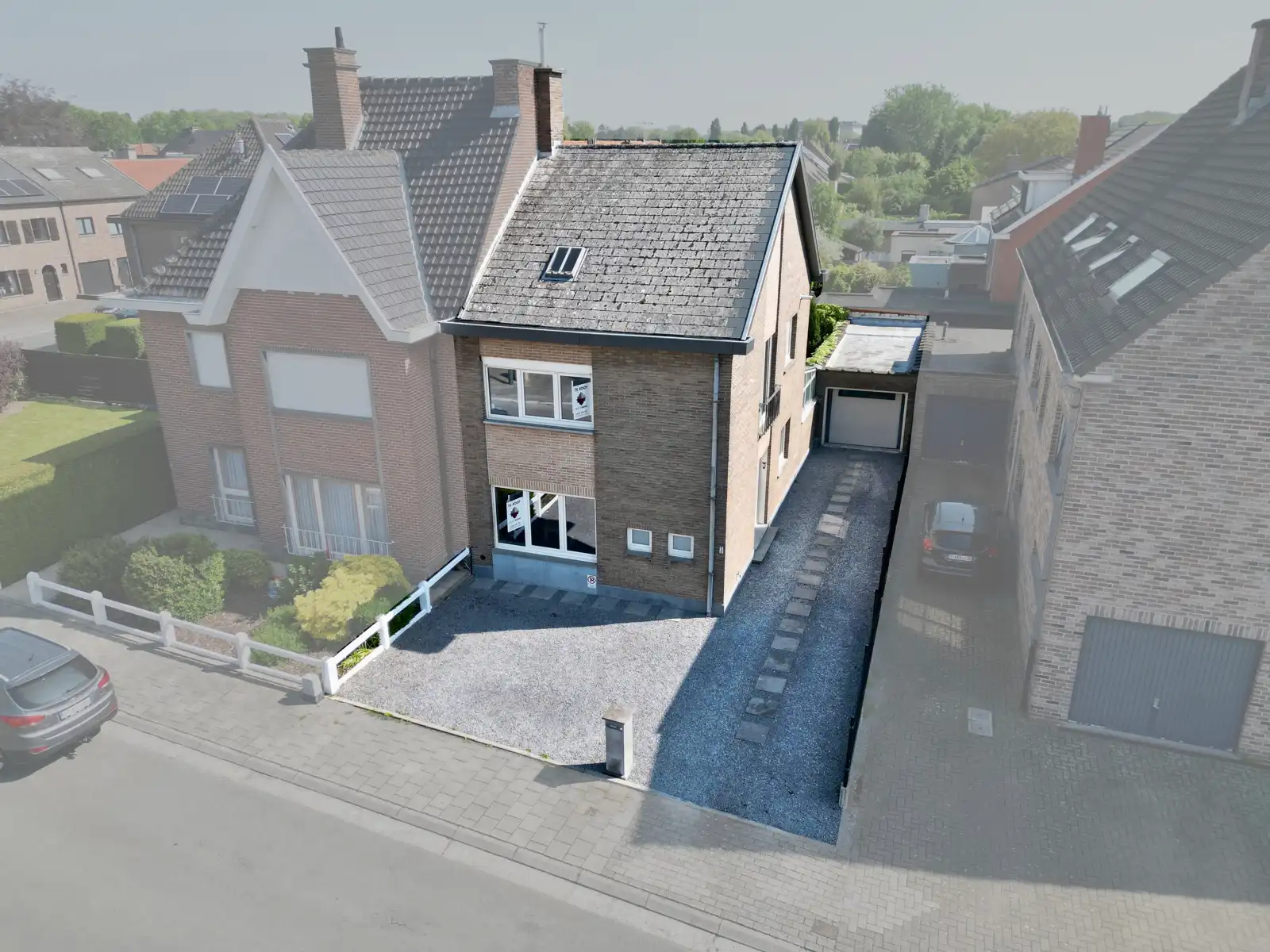 Hoofdfoto van de publicatie: Centraal EN Rustig gelegen HOB met 2 SLPK, Garage EN Tuin!