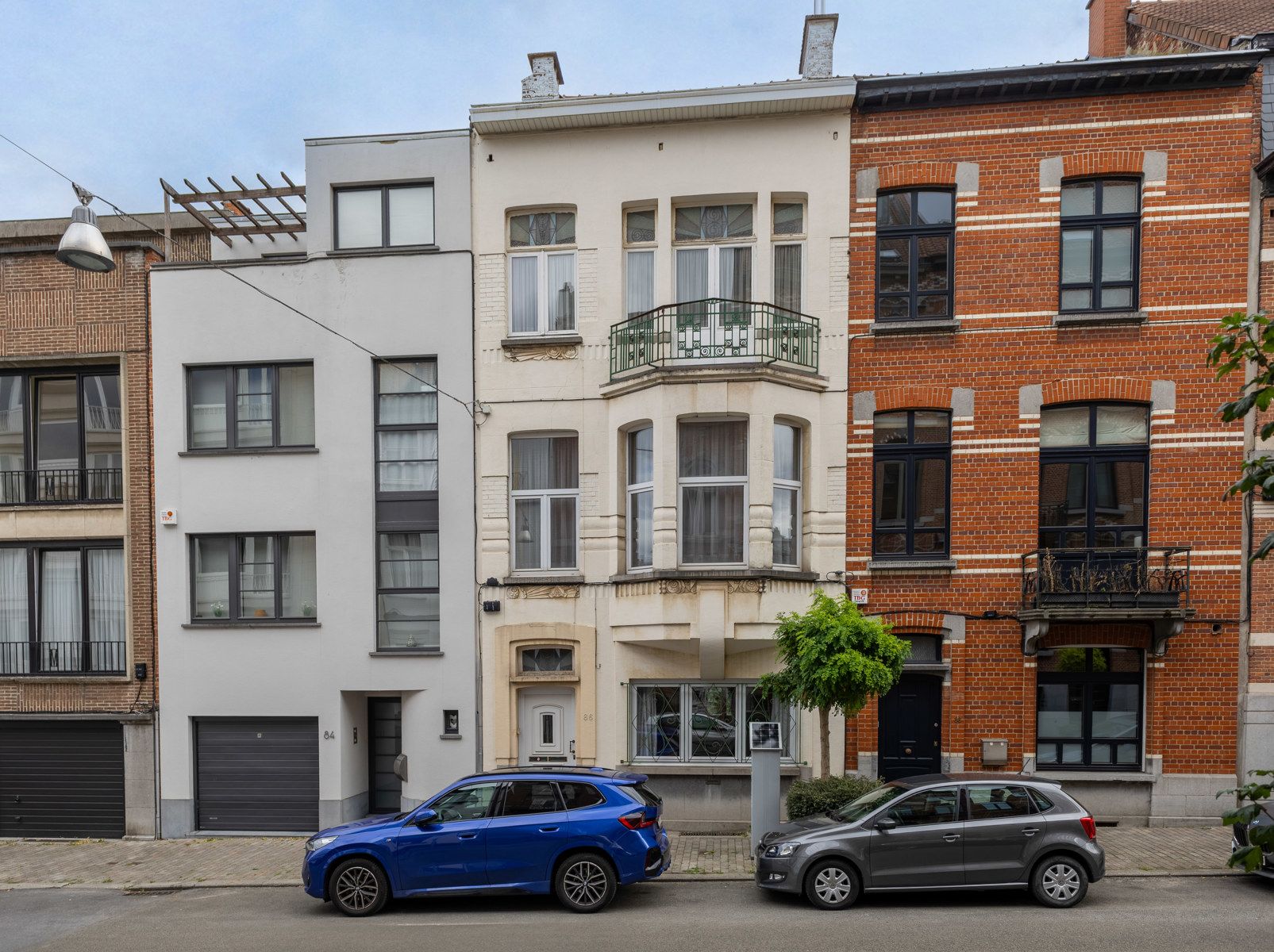 Zeer gunstig gelegen herenwoning met 5 slaapkamers en tuin foto {{pictureIndex}}