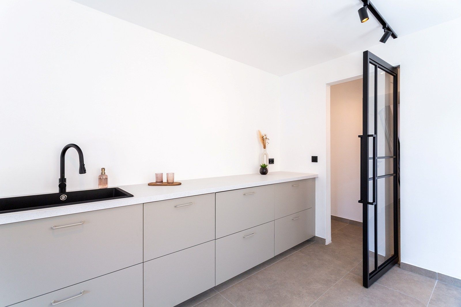 Tiptop gerenoveerde woning met tuin foto 11