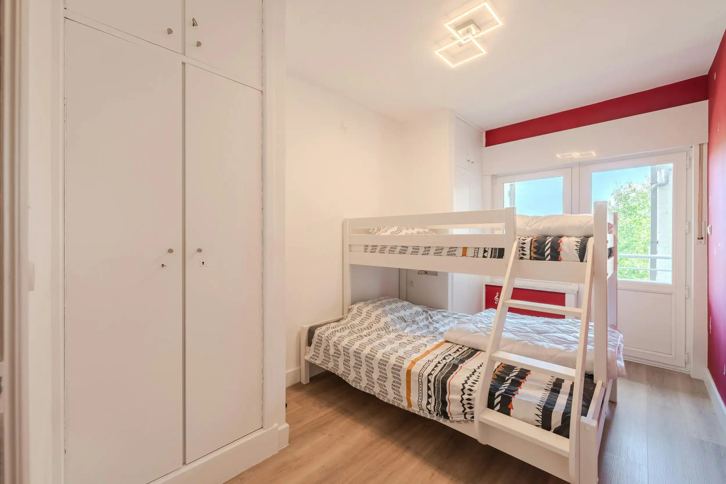 Gerenoveerd 2 slaapkamer appartement vlakbij de Zeedijk! foto 11