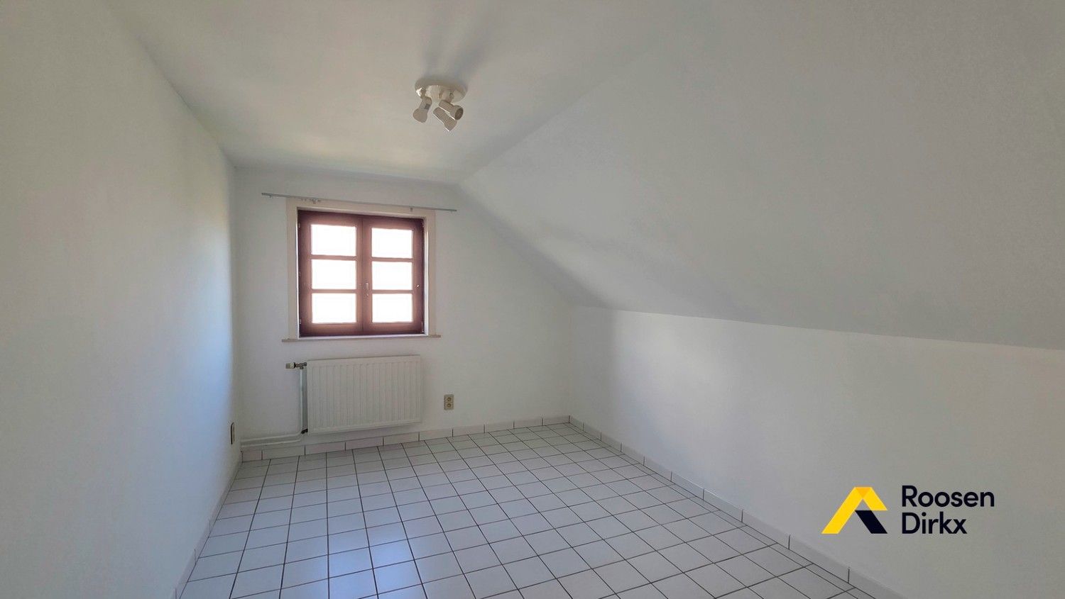 Degelijke woning met 3 slaapkamers en prachtig zicht op ±9 are! foto 26