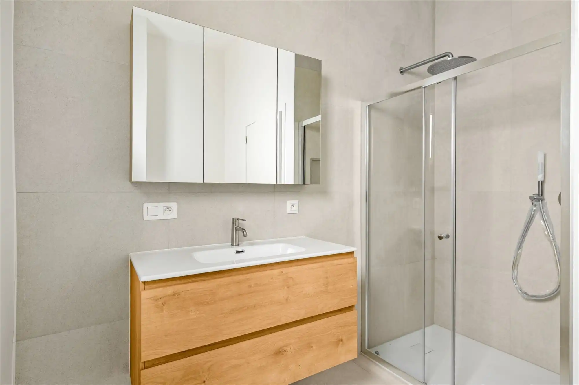 Instapklaar appartement met 2 slaapkamers in Antwerpen foto 11