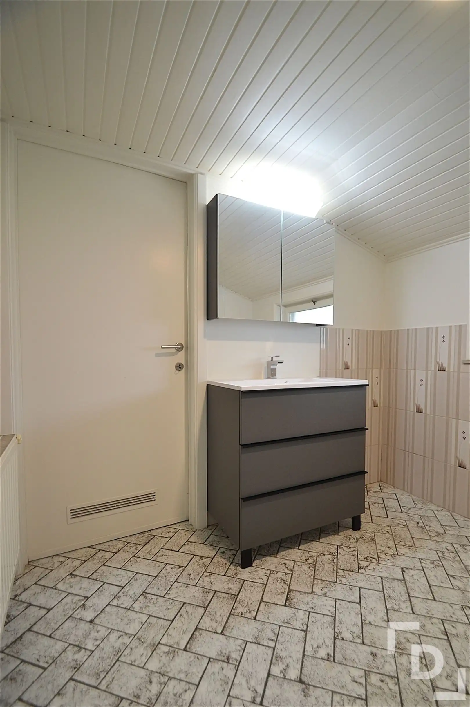 "Gerenoveerde stadswoning in het centrum van Poperinge" foto 12