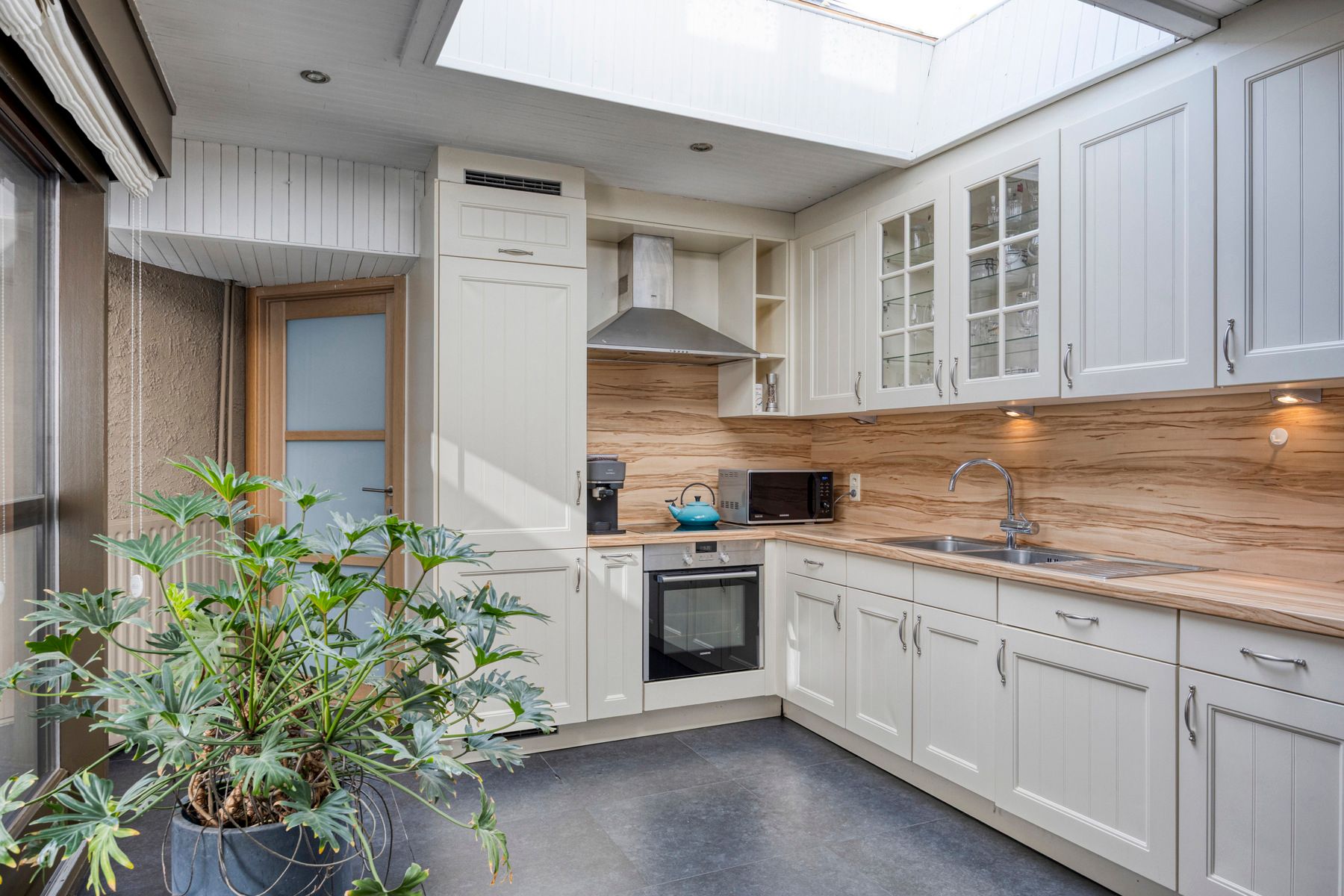 Instapklare woning met veel lichtinval in hartje Zele foto 6