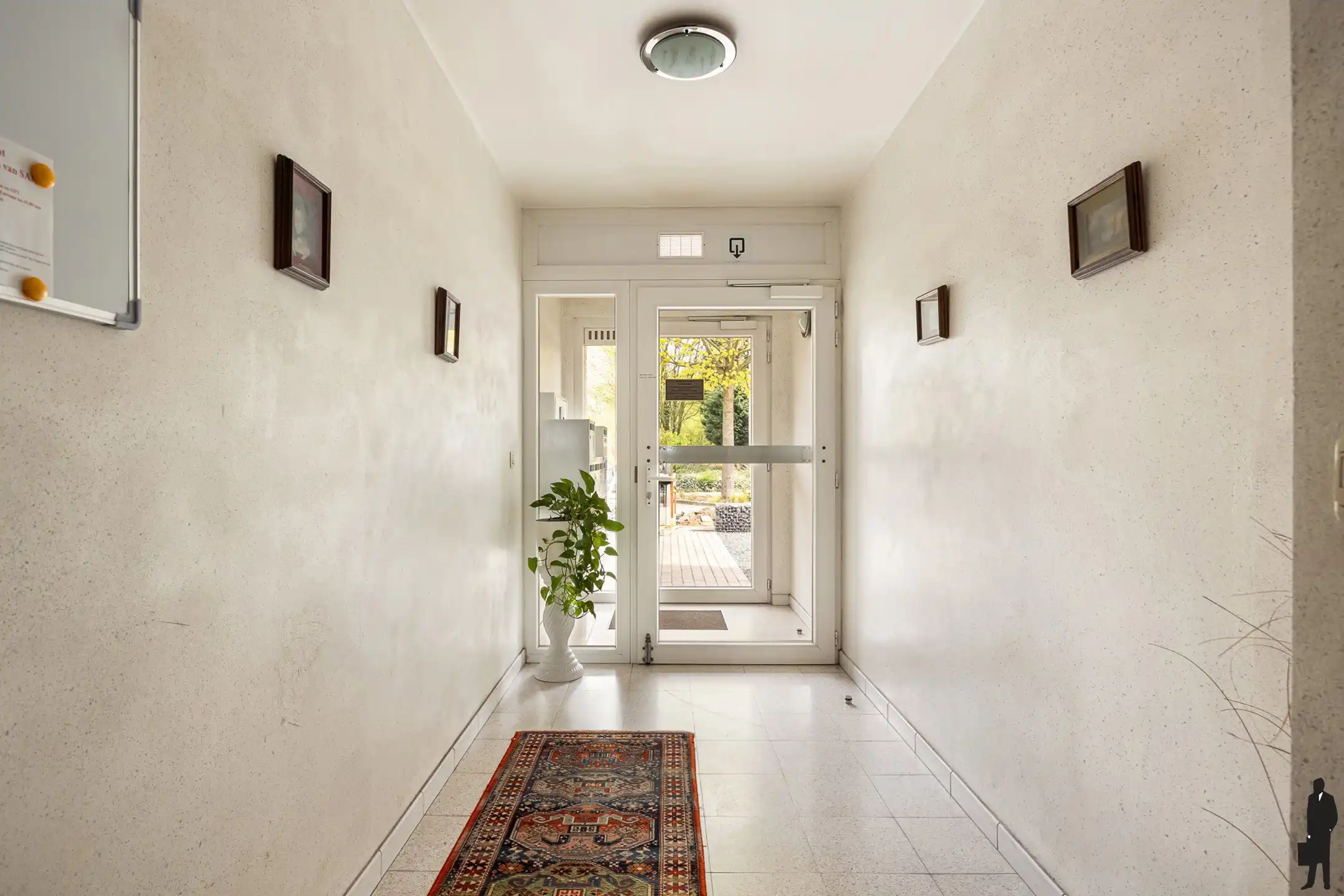 Ruim appartement met terras & garage te Burcht  foto 2