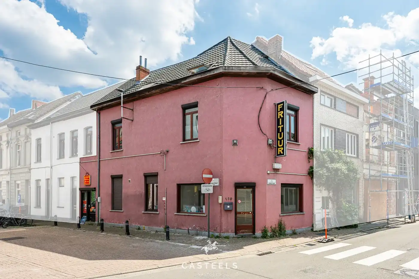 Instapklare opbrengsteigendom met handelsruimte en woonst op toplocatie in Ledeberg foto {{pictureIndex}}
