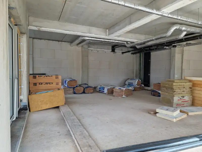 Centraal gelegen nieuwbouw handelsgelijkvloers (160m²) met gezellig terras (130m²) op een TOPlocatie! foto 16
