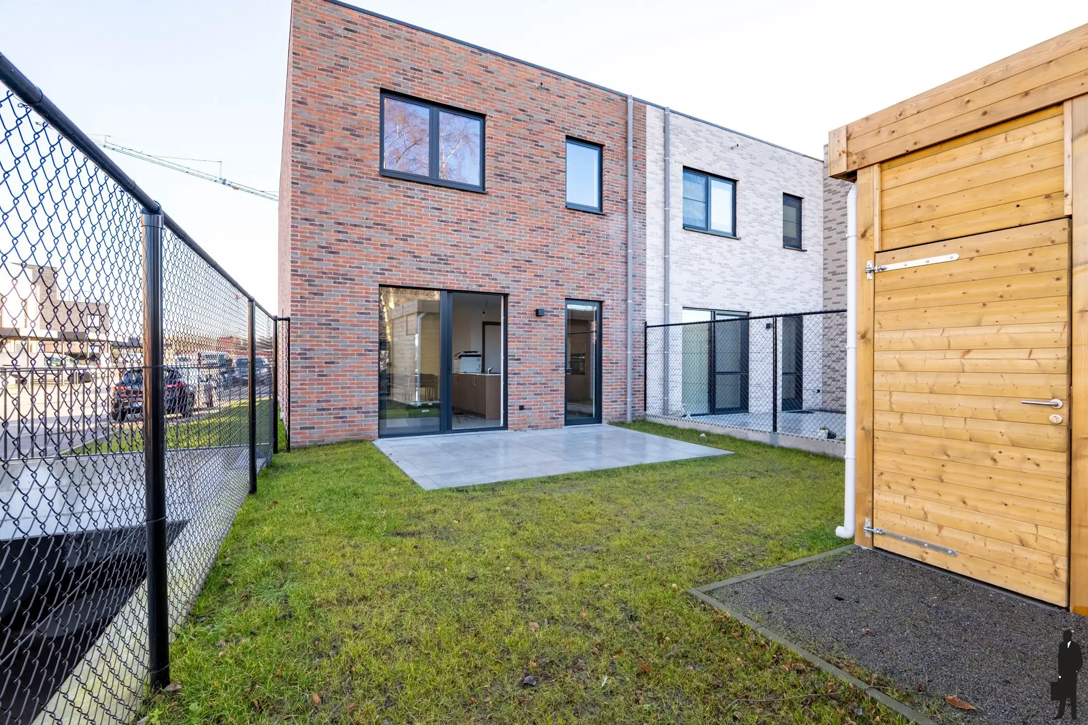 Halfopen woning met 3 slpks, parking en tuin met bijgebouw foto 8