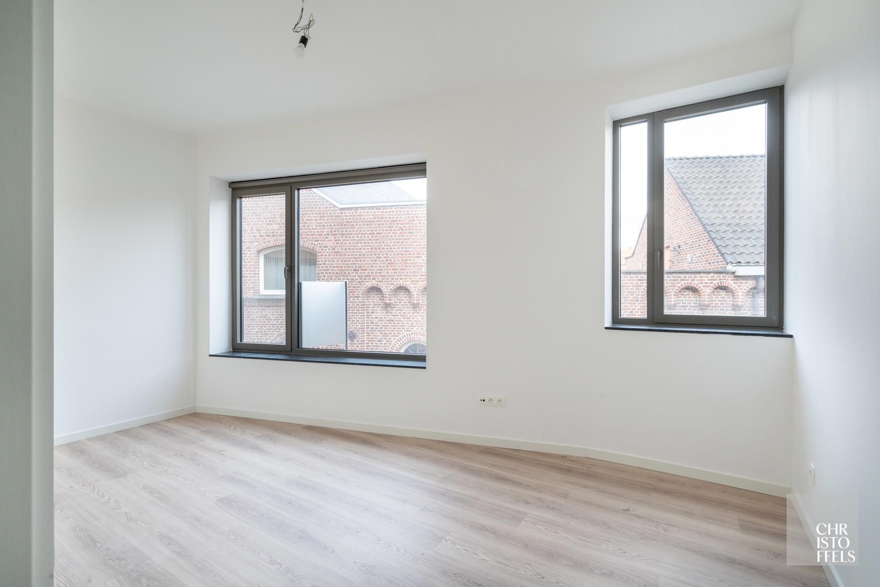 TE HUUR ONDER BTW - Modern lichtrijk appartement met 2 slaapkamers in hartje Lanaken!  foto 11