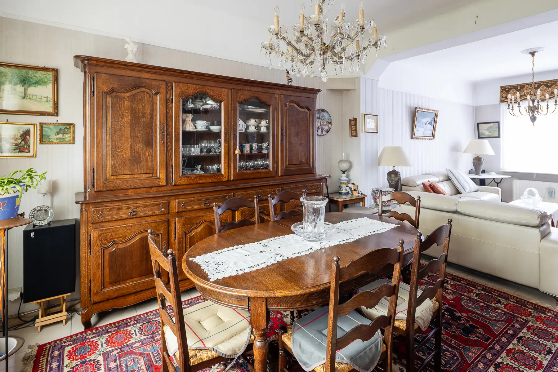 Gezinswoning met tuin, terras en garage foto 5