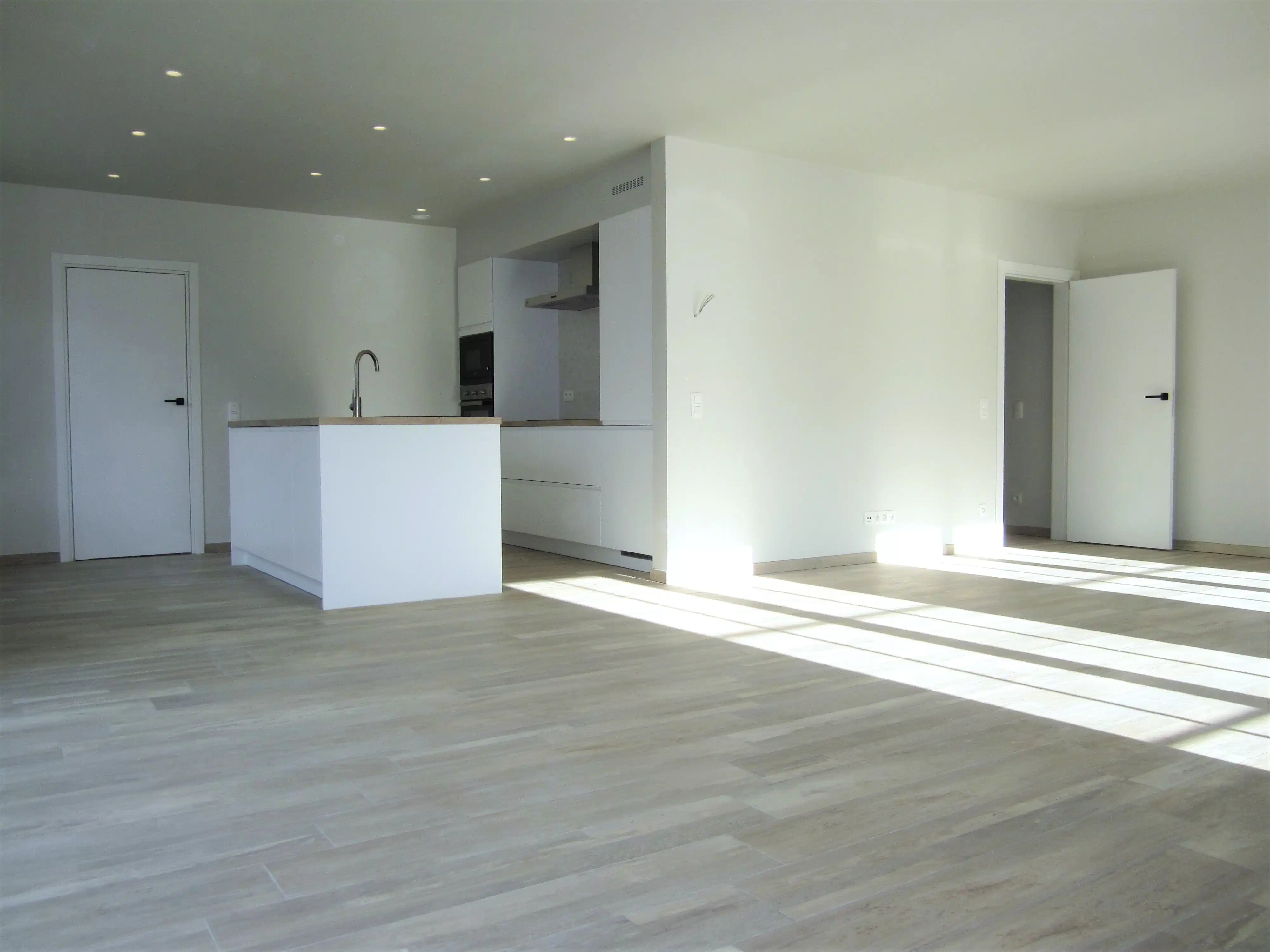 Prachtige halfopen pastoriewoning van 160m² met zuidgericht terras v 31m², balkon, zonnepanelen en drie staanplaatsen.  foto 12