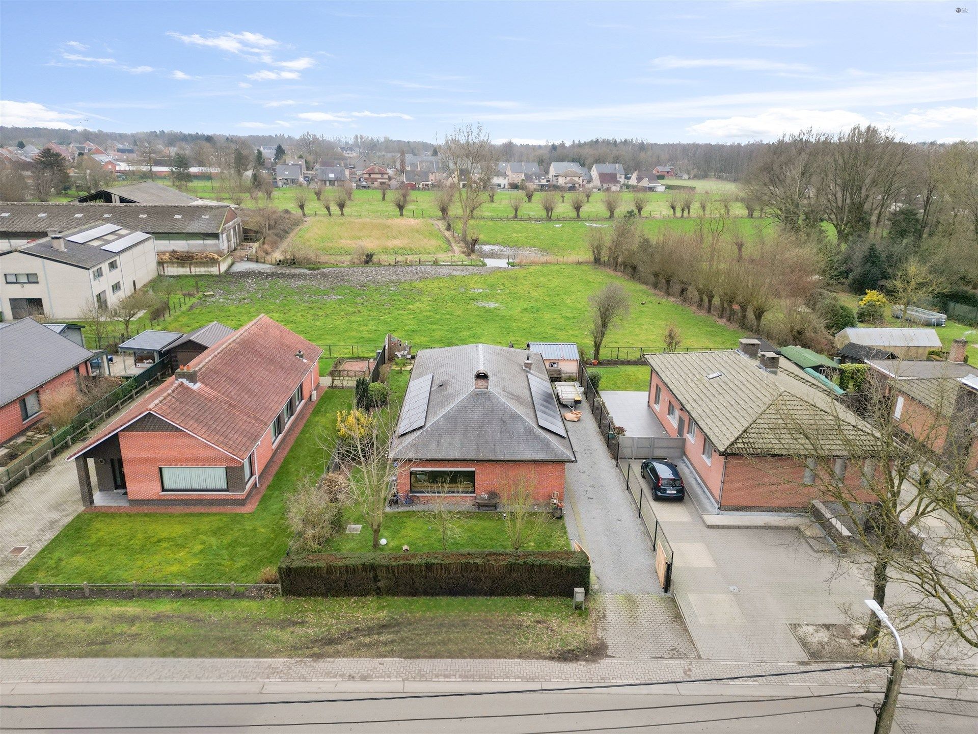 Ruime open bebouwing in landelijke straat op 595 m². foto 20