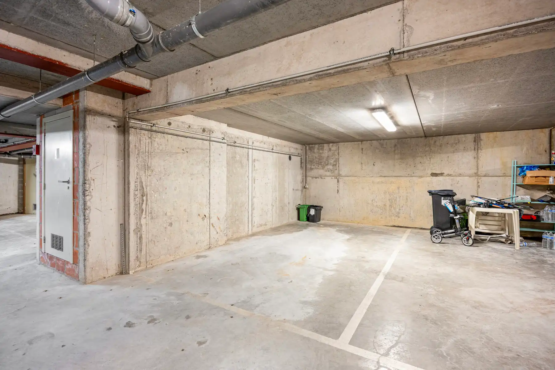 Instapklaar appartement met 2 kamers, staanplaats en terras foto 15