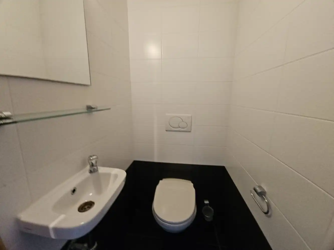 Zeer ruim appartement met terras + garage foto 17