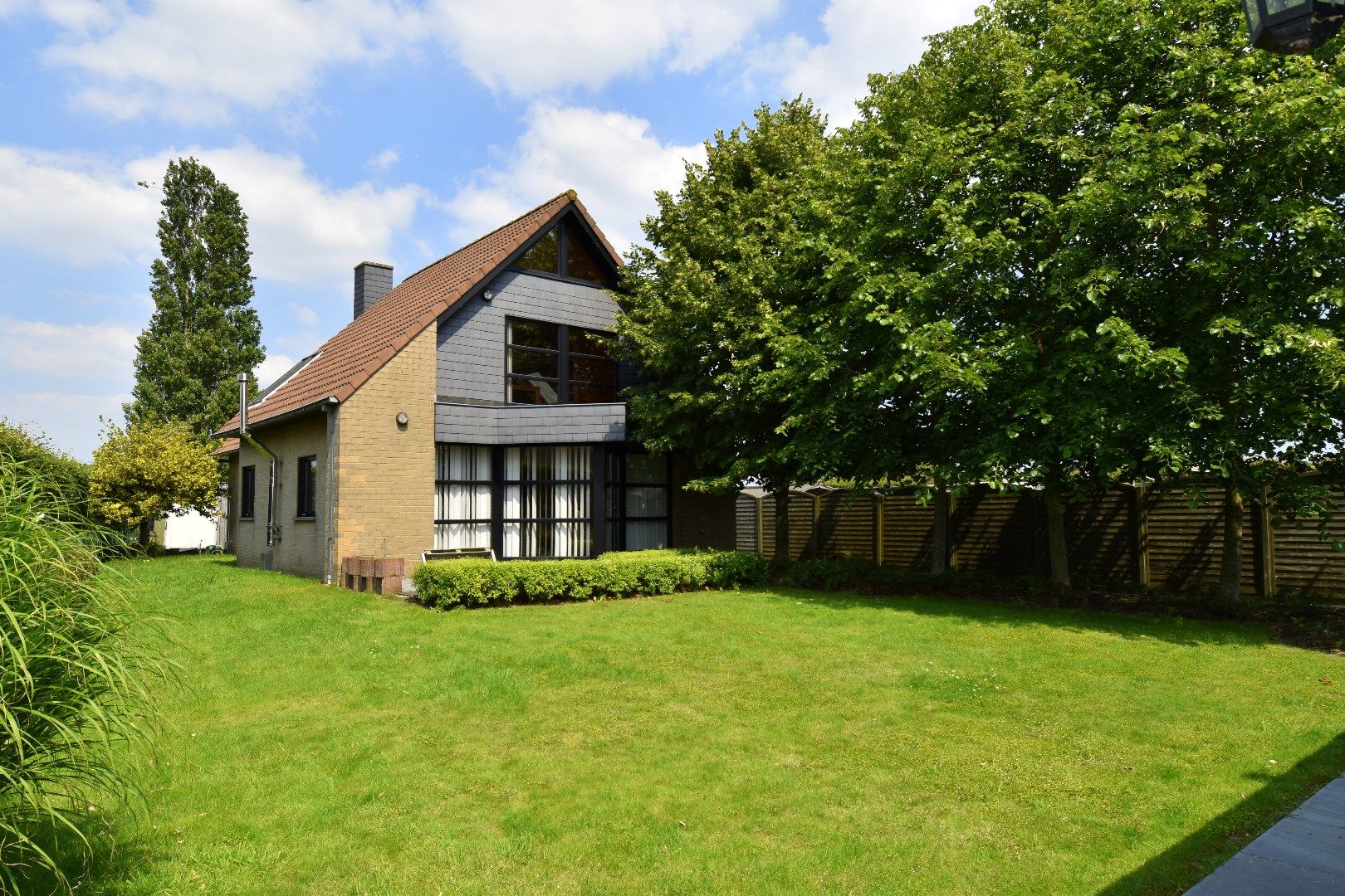 Villa met 4 slaapkamers, bijgebouw én tuin met landelijk zicht te Gullegem foto 11