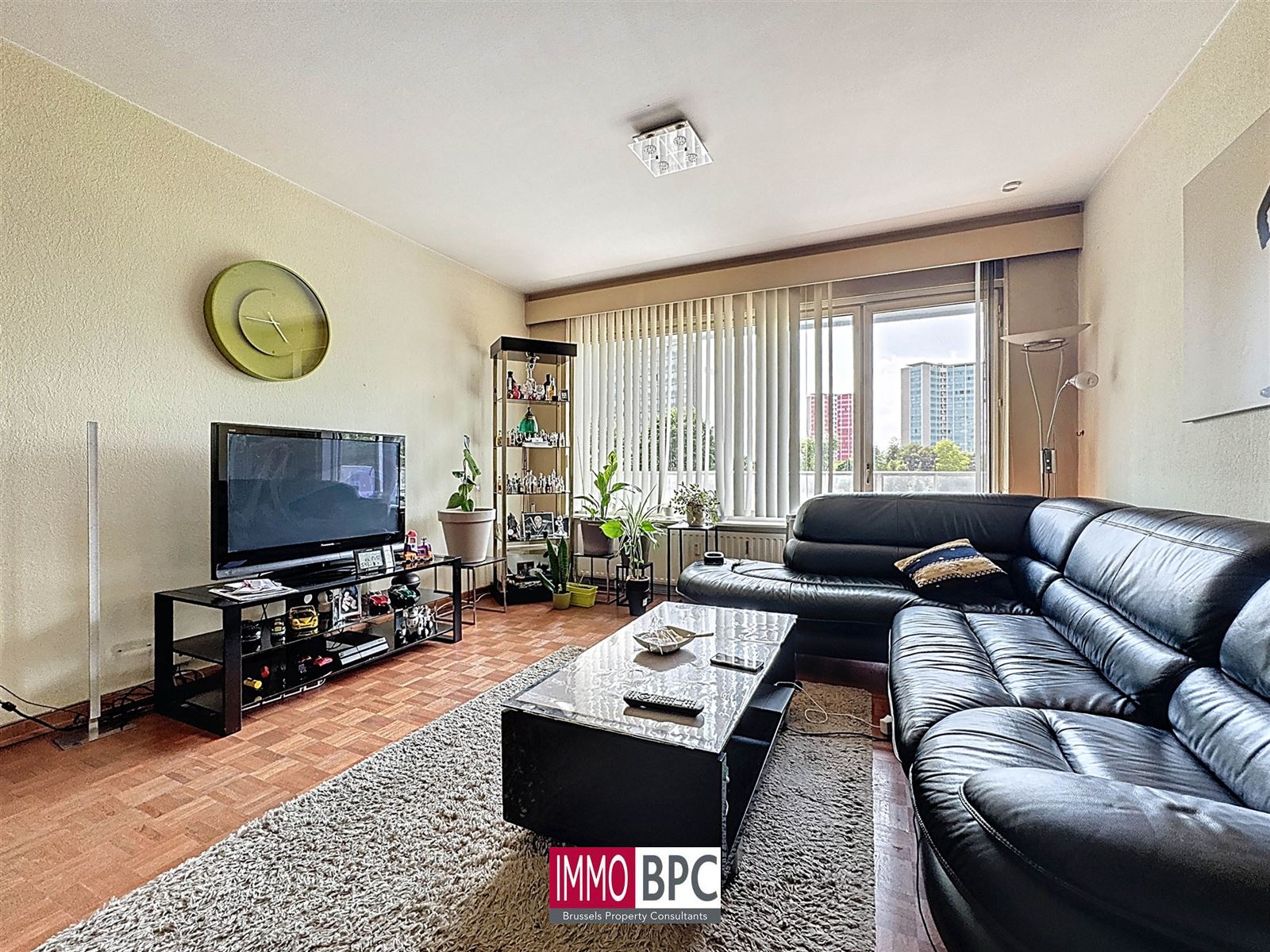 Te renoveren 2-slaapkamerappartement met zuidgericht terras foto {{pictureIndex}}