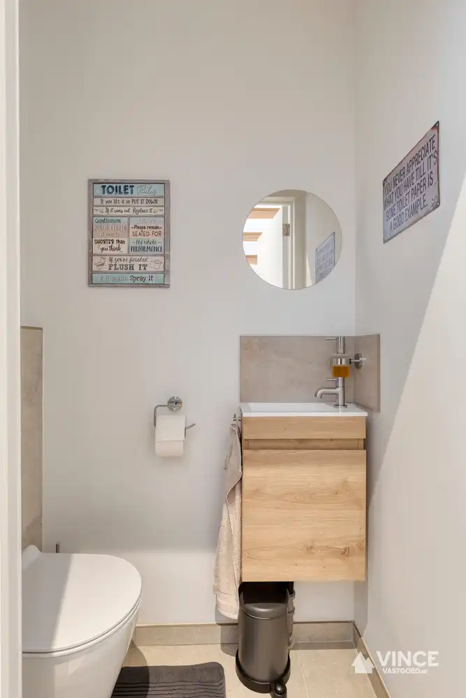 Volledig gerenoveerde en instapklare woning met terras foto 9