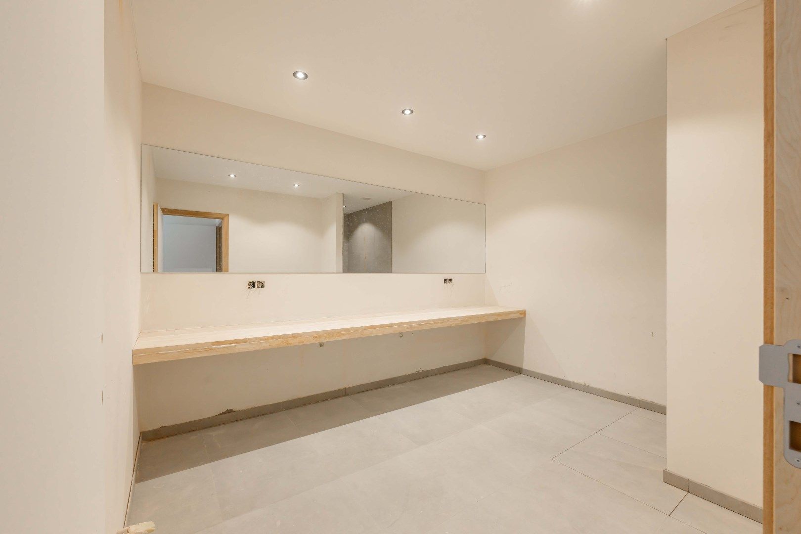 INSTAPKLAAR HOEKAPPARTEMENT (134,80 m²) MET 2 SLPKS EN TERRAS  foto 8