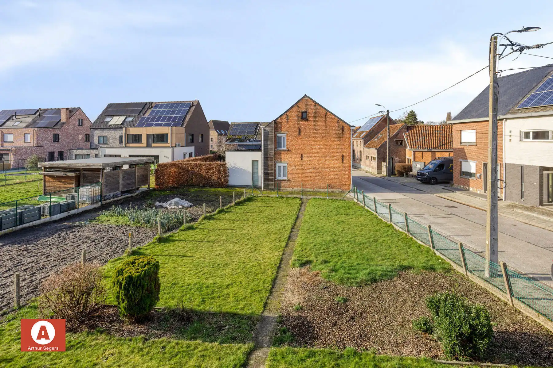 Halfopen bebouwing op zeer centrale ligging foto 24