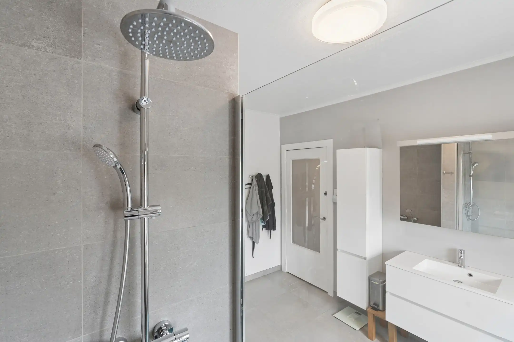 Instapklare gerenoveerde 2-gevelwoning op gunstige locatie foto 15