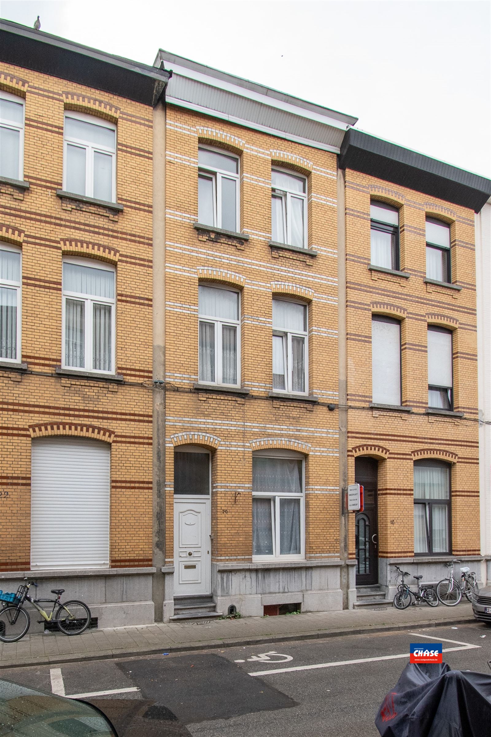 Hoofdfoto van de publicatie: Ruime herenwoning met 4 slaapkamers en stadstuintje
