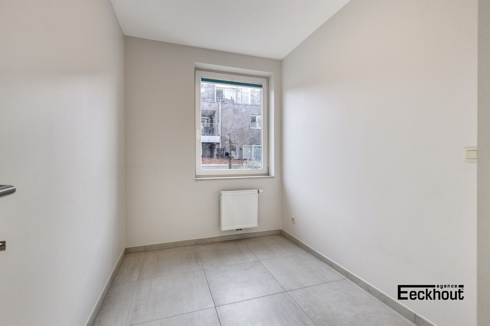 Instapklaar 2-slaapkamer appartement met ruim terras gelegen aan de Spuikom te Bredene! foto 12