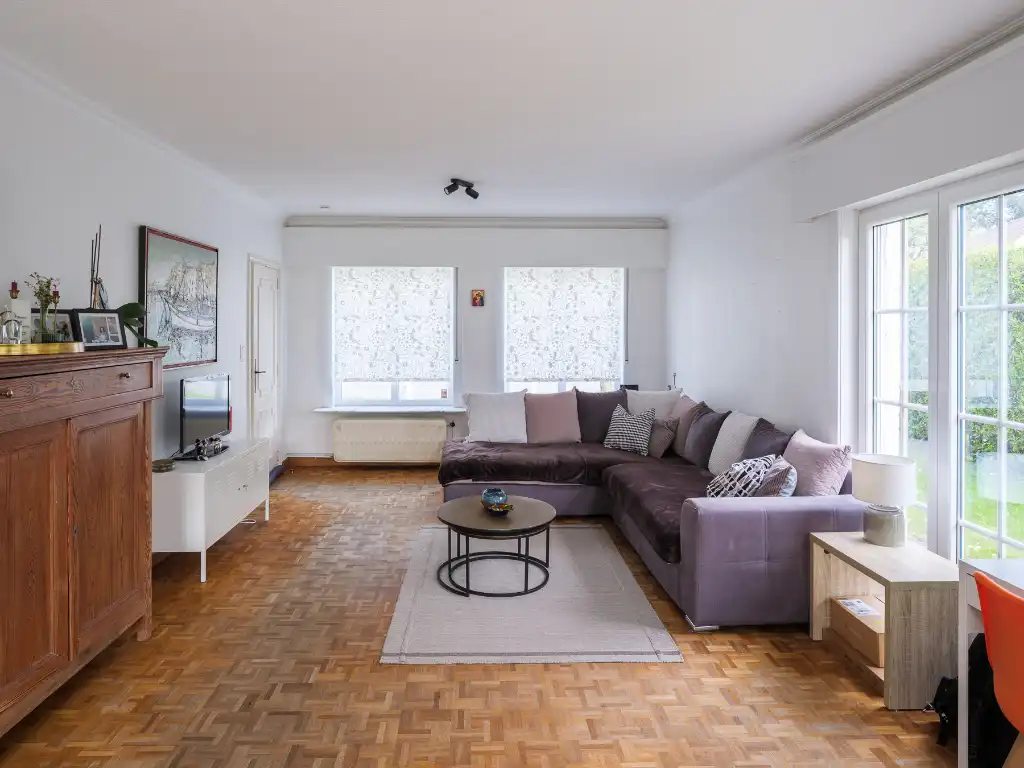 Vrijstaande woning (bew. opp 179m2) met 4 slaapkamers op perceel van 779m2 te Sint-Denijs-Westrem. foto 3