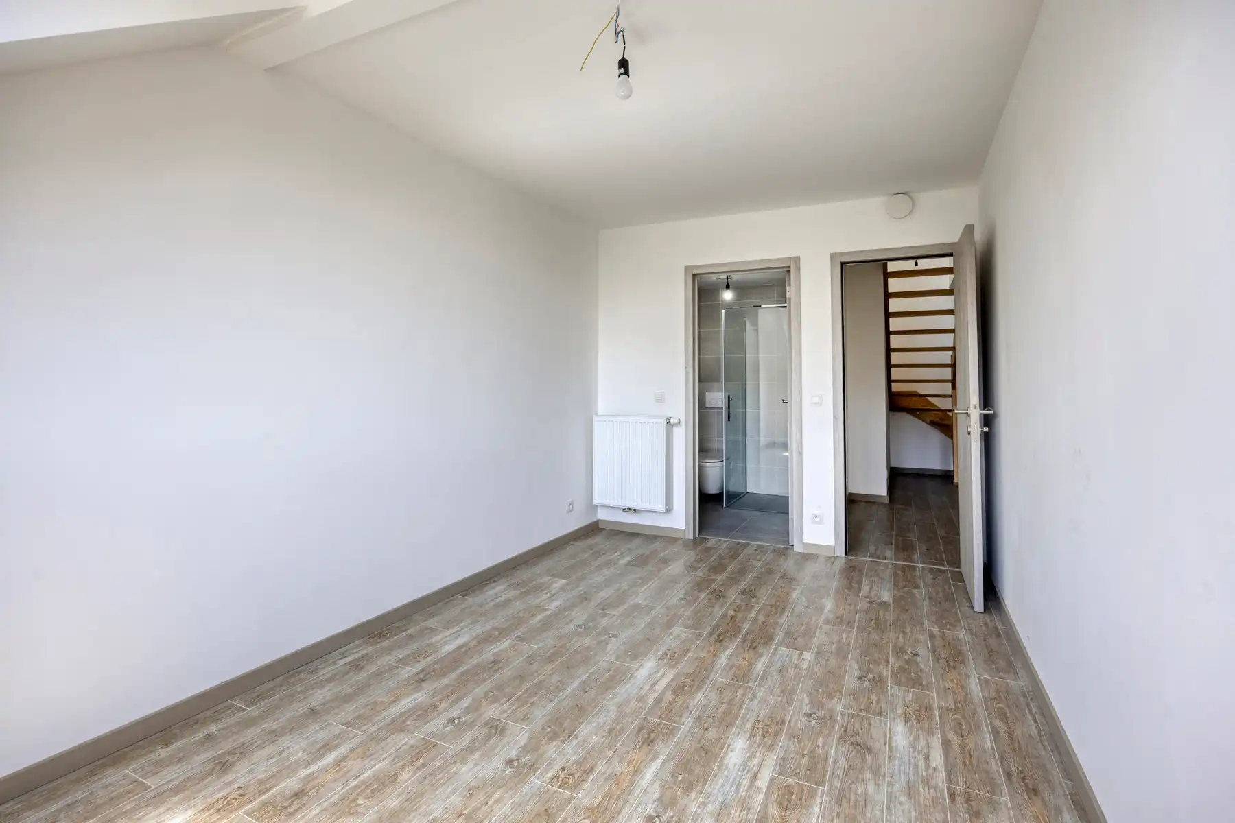 Nieuwbouw triplex met 4 slaap- en badkamers, tuin en parking foto 18