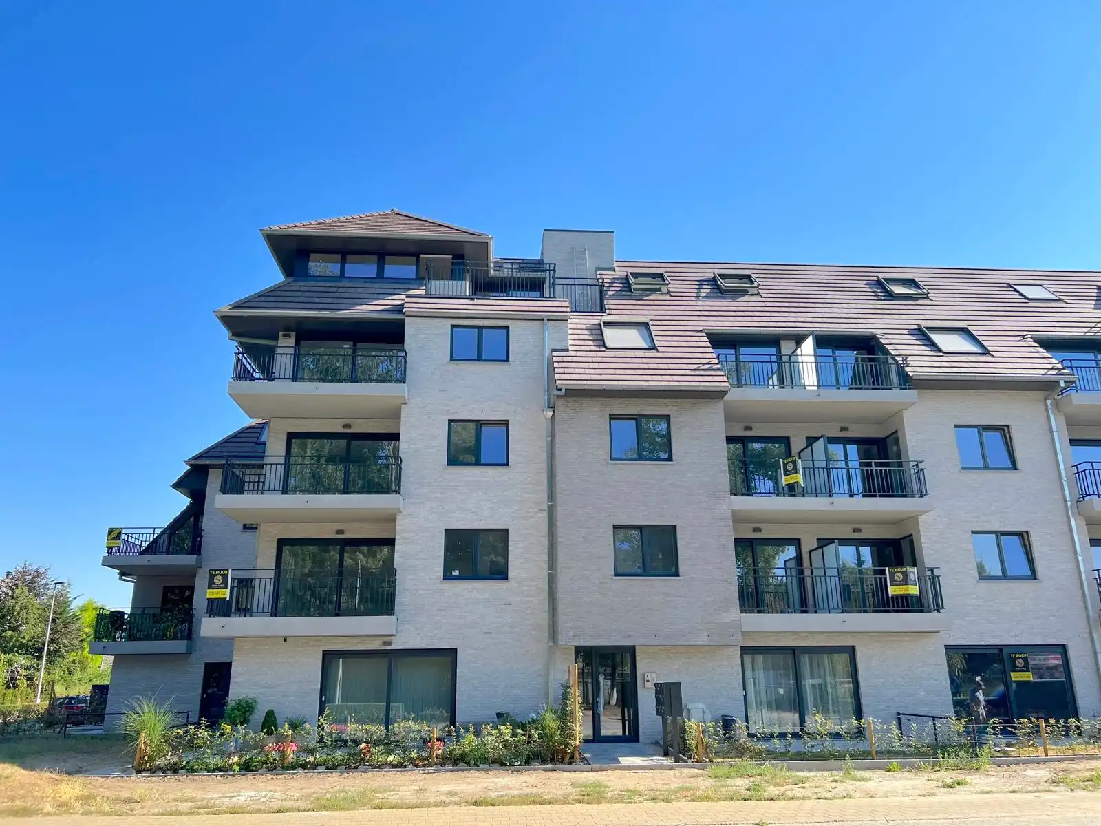 Gemeubeld appartement met 3 slaapkamers, terras en garage foto 39