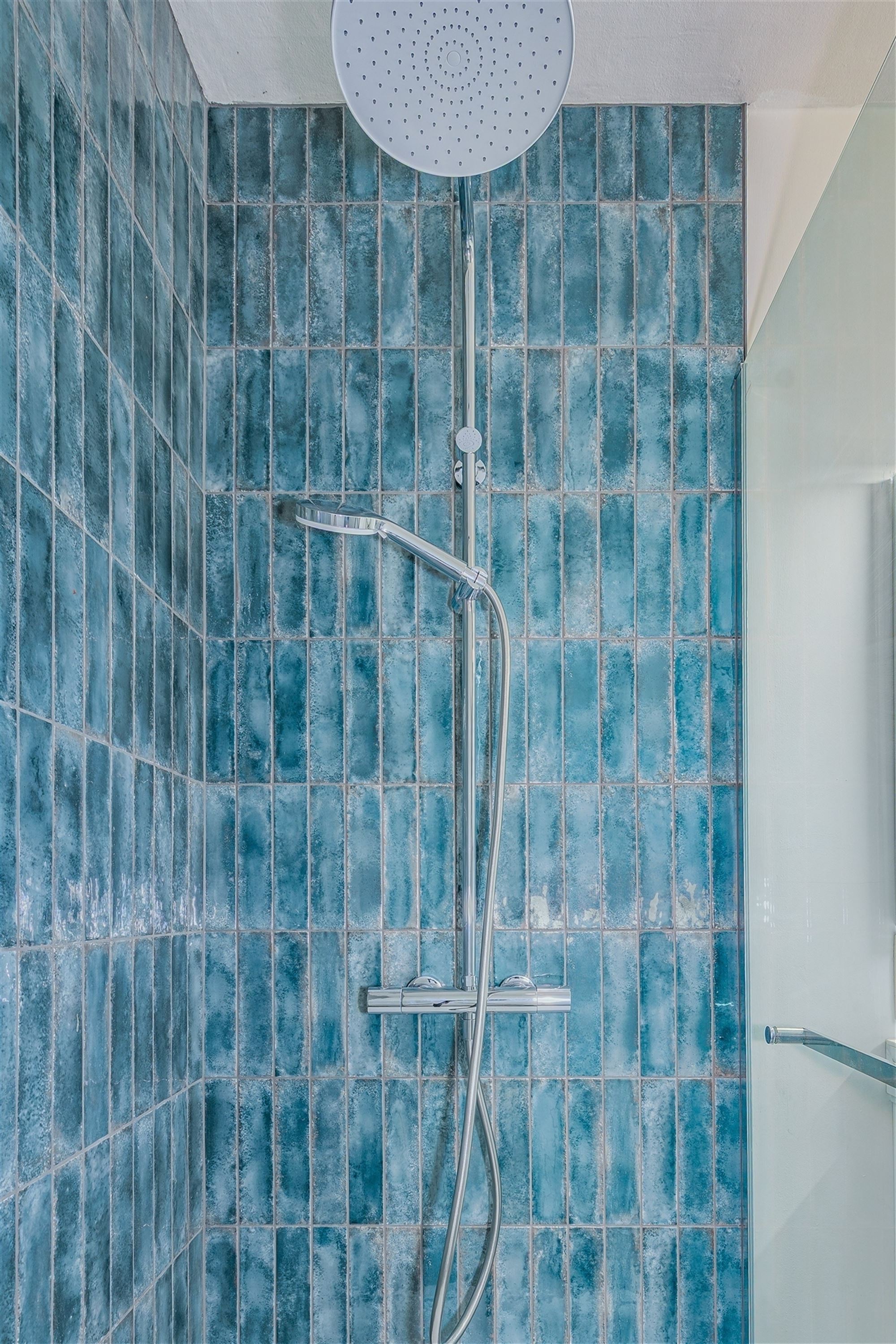 Instapklaar appt met zonovergoten living en 2 slk foto 16