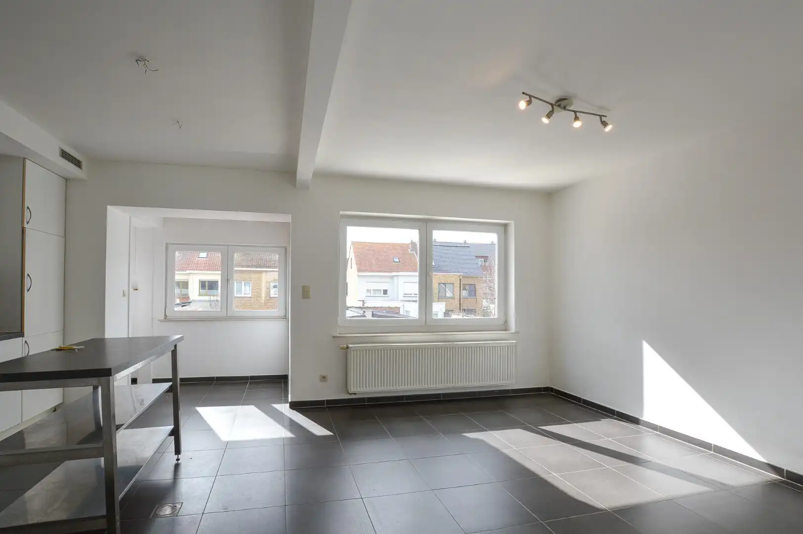 Zeer ruim duplexappartement met 2 slaapkamers te huur te Oostende foto 5