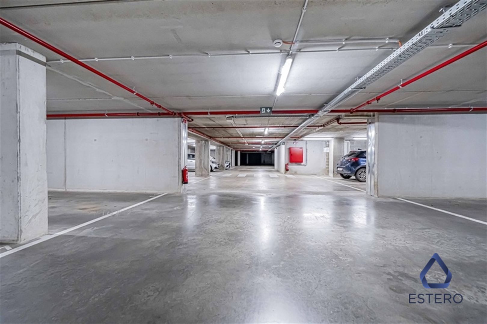 Modern 1-slaapkamerappartement met zonnig terras foto 13