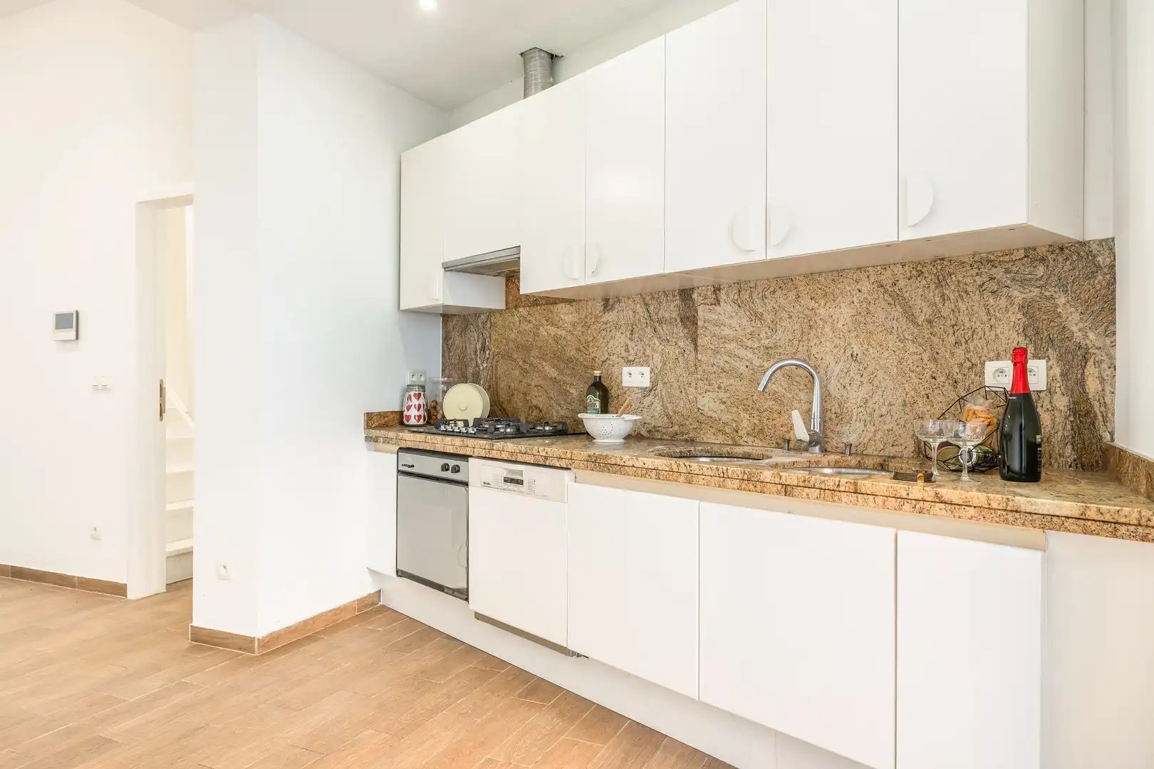 Gerenoveerde  ruime gezinswoning te Burcht. foto 4