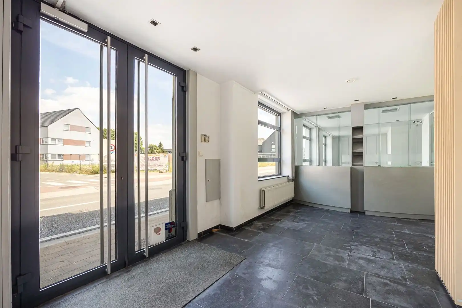 Grote woning in de dorpskern, met tuin en achter-uitweg. 'Must-see'! foto 11