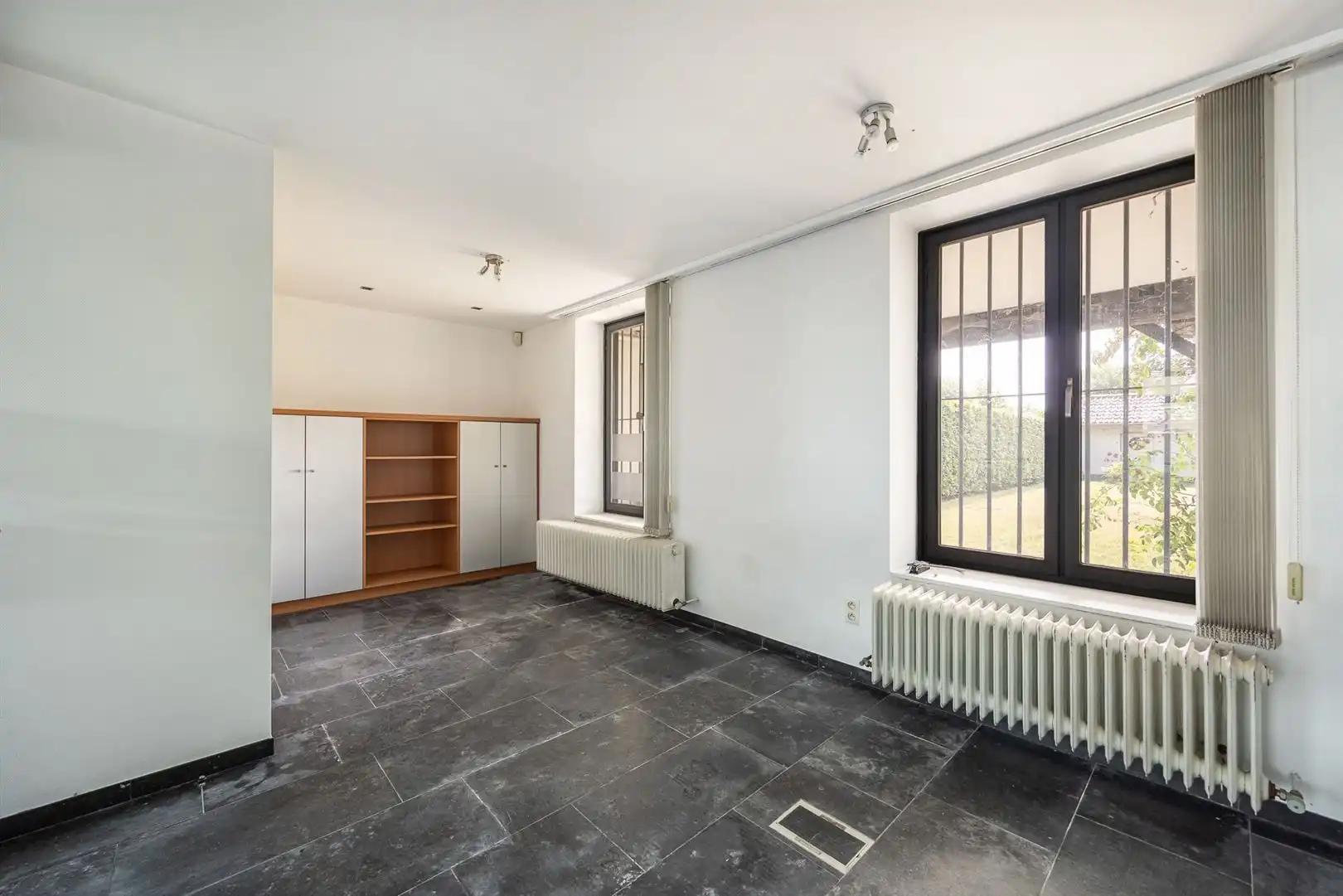 Grote woning in de dorpskern, met tuin en achter-uitweg. 'Must-see'! foto 11