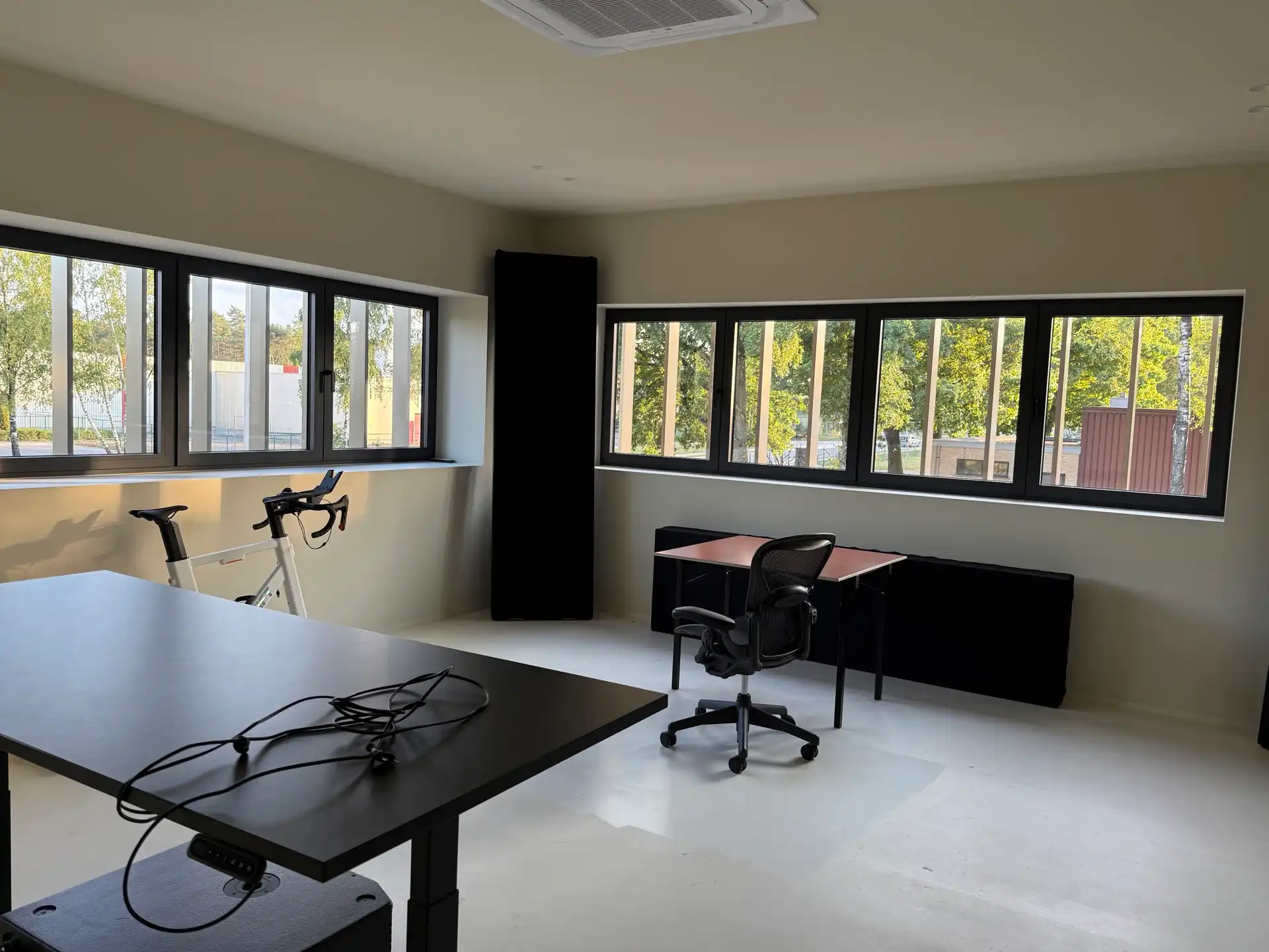 MODERNE KMO-UNIT MET SHOWROOM/KANTOOR IN GENK foto 13