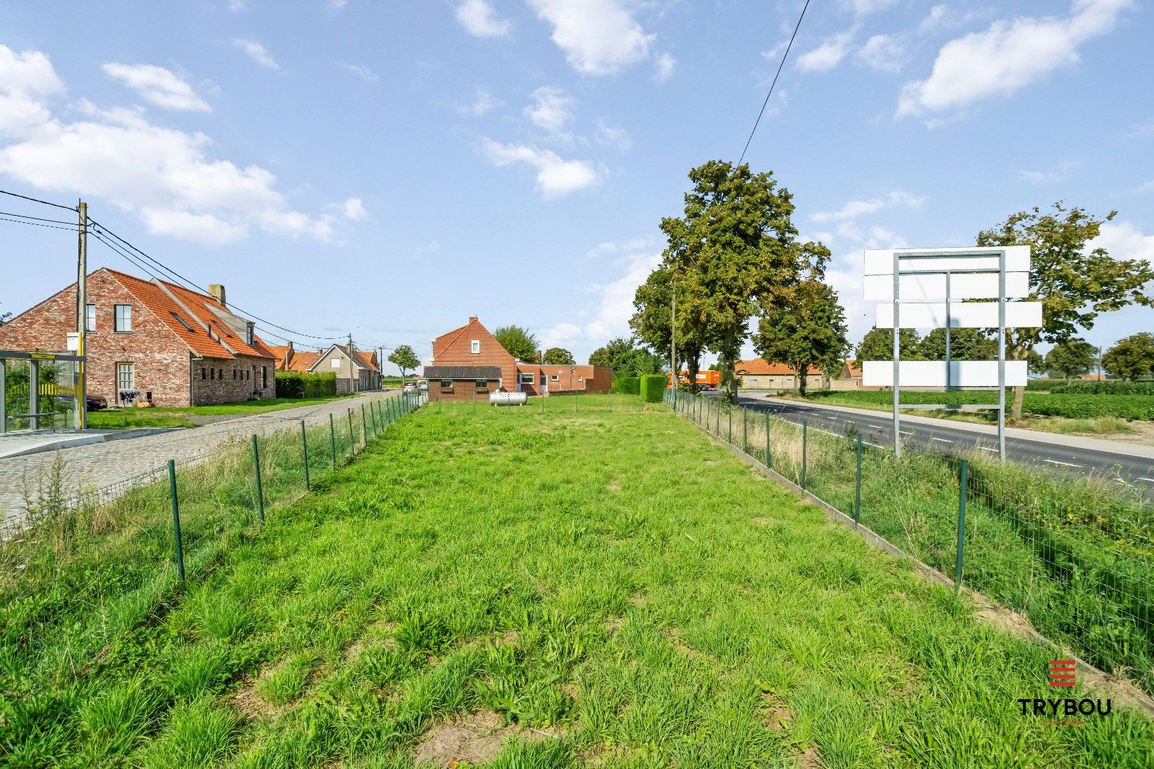 Goed gelegen, halfopen woning met garage te Bikschote foto 4