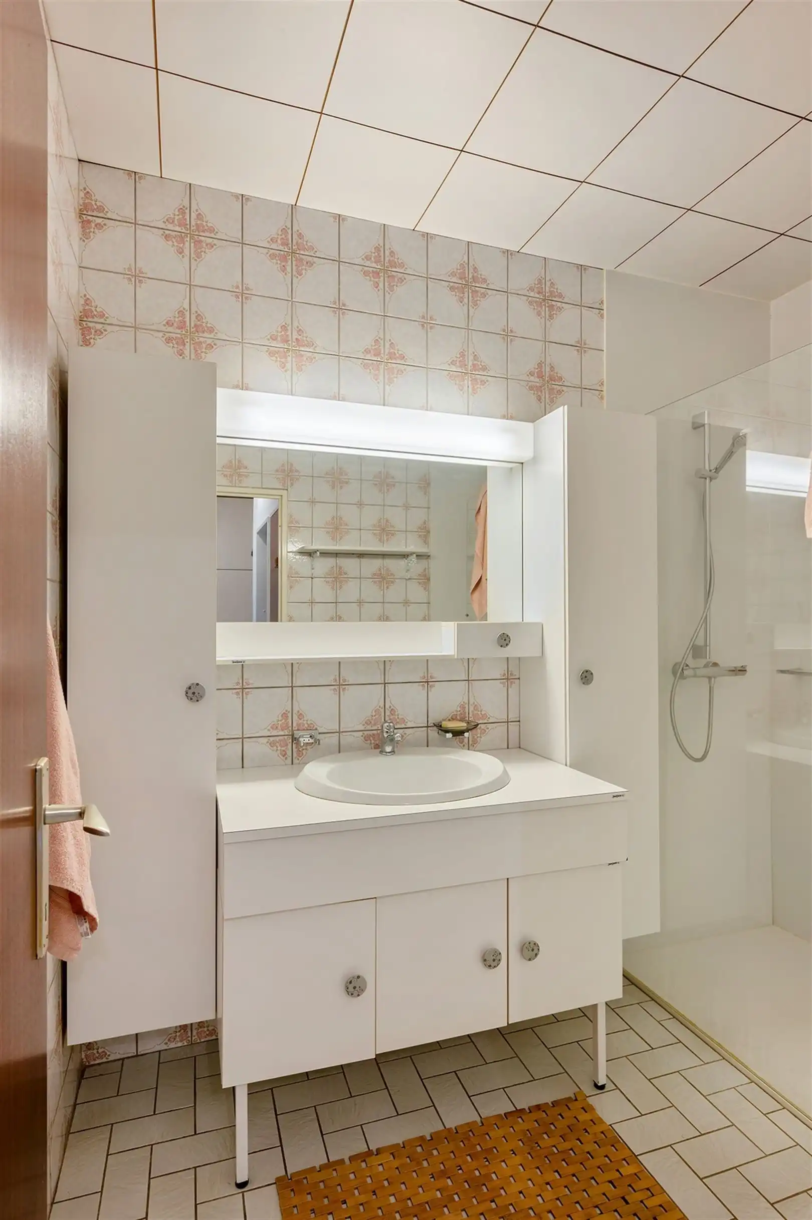 Aangenaam appartement met garage foto 15