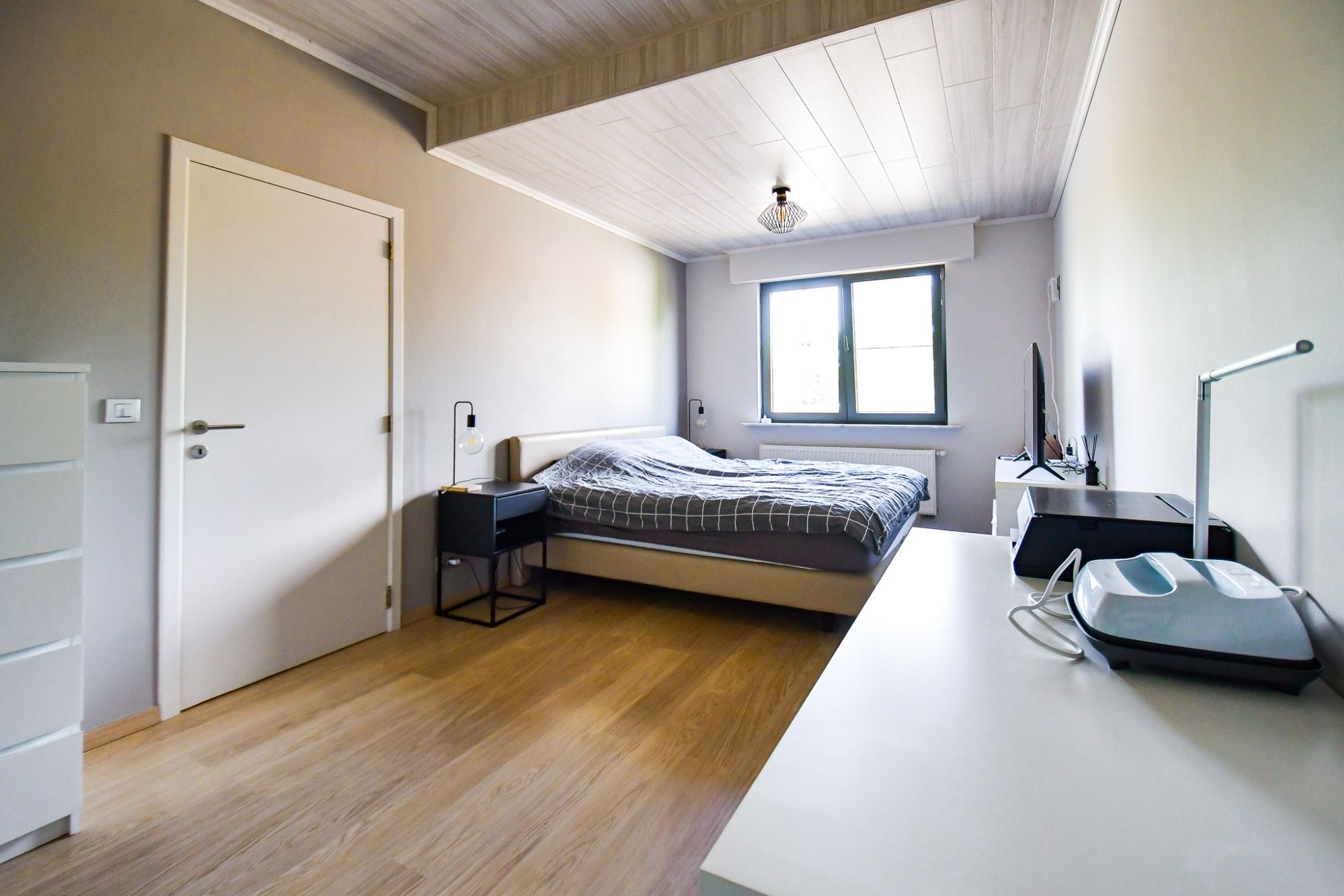 Recent hedendaags ingerichte woning in centrum Knesselare foto 16