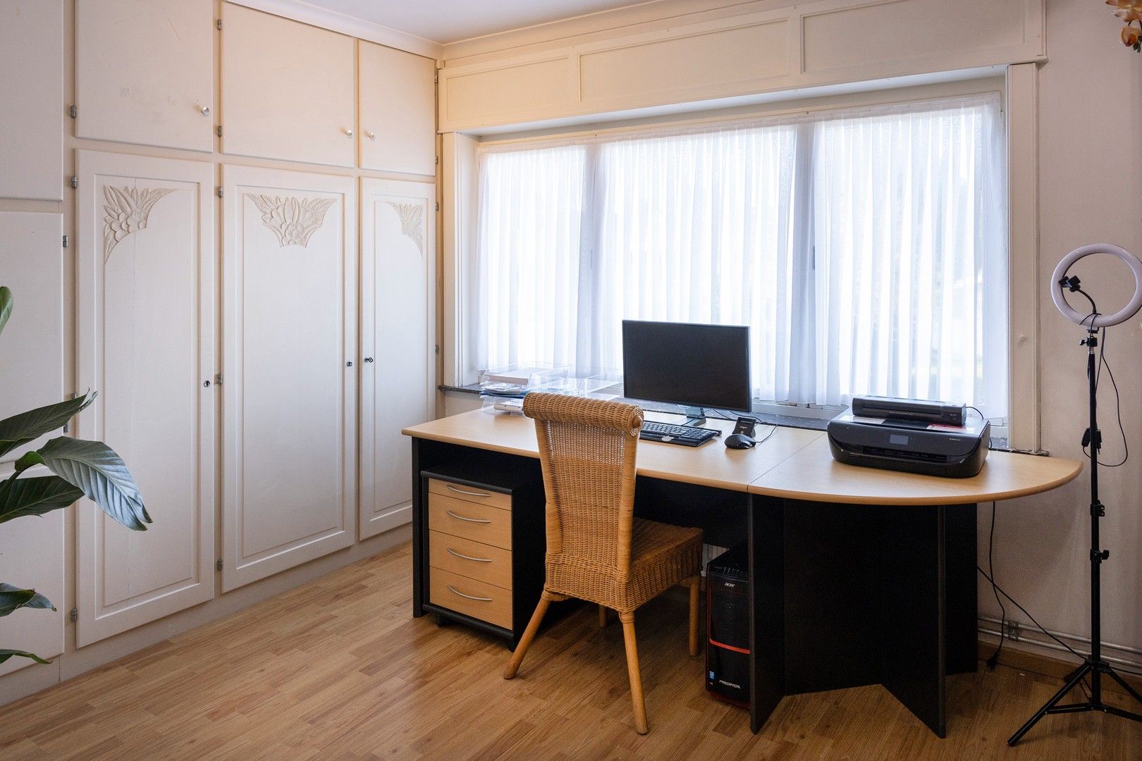 Ruime woning met 4 slpks, bureau en mogelijke praktijkruimte. foto 13