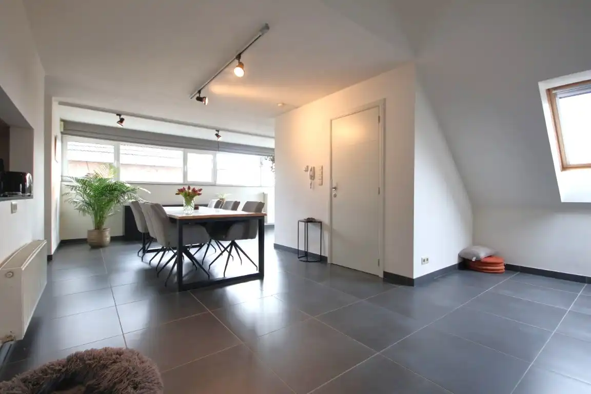 Rustig gelegen duplex appartement, met garage en extra staanplaats op wandelafstand van het centrum van Sint-Truiden. foto 10