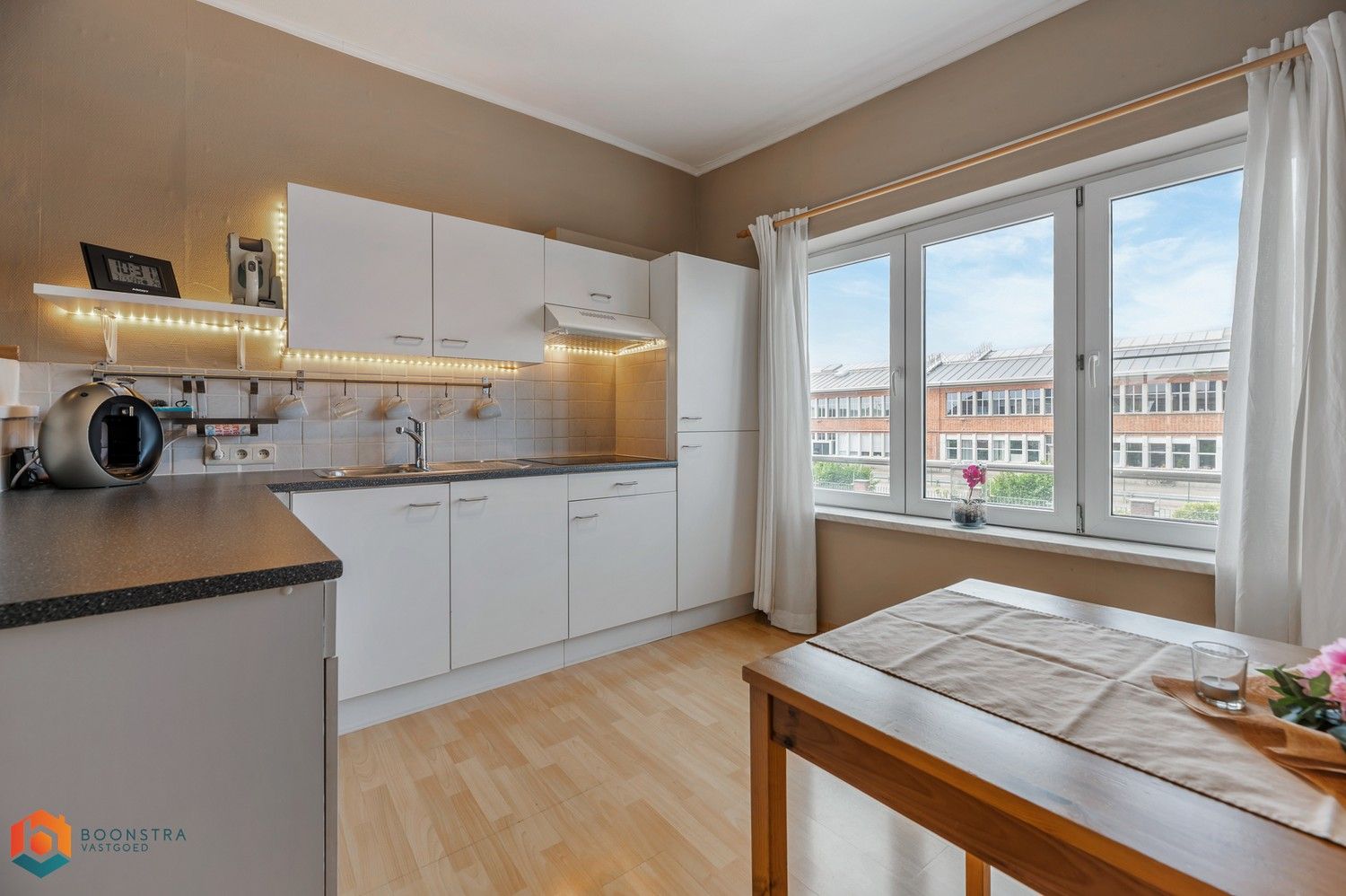 Handelsgelijkvloers met duplex app. te Mechelen foto 4