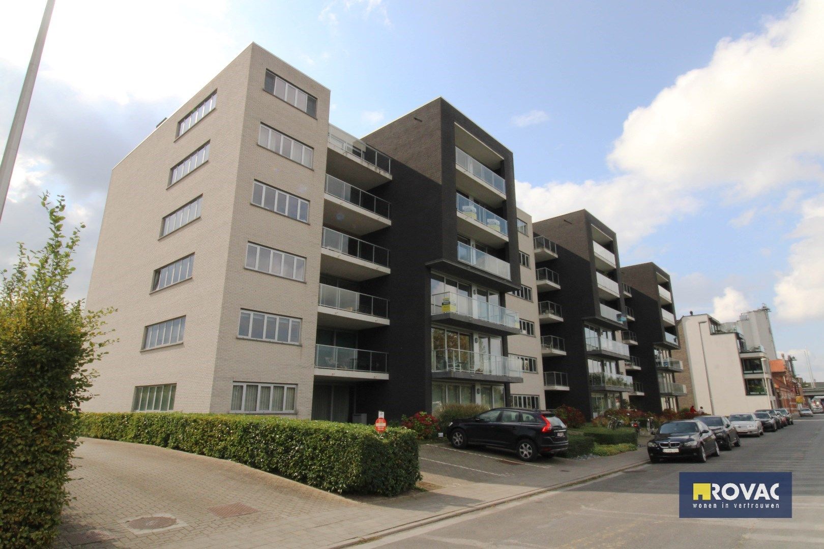 Rustig gelegen nieuwbouwappartement aan vaarwater! foto {{pictureIndex}}