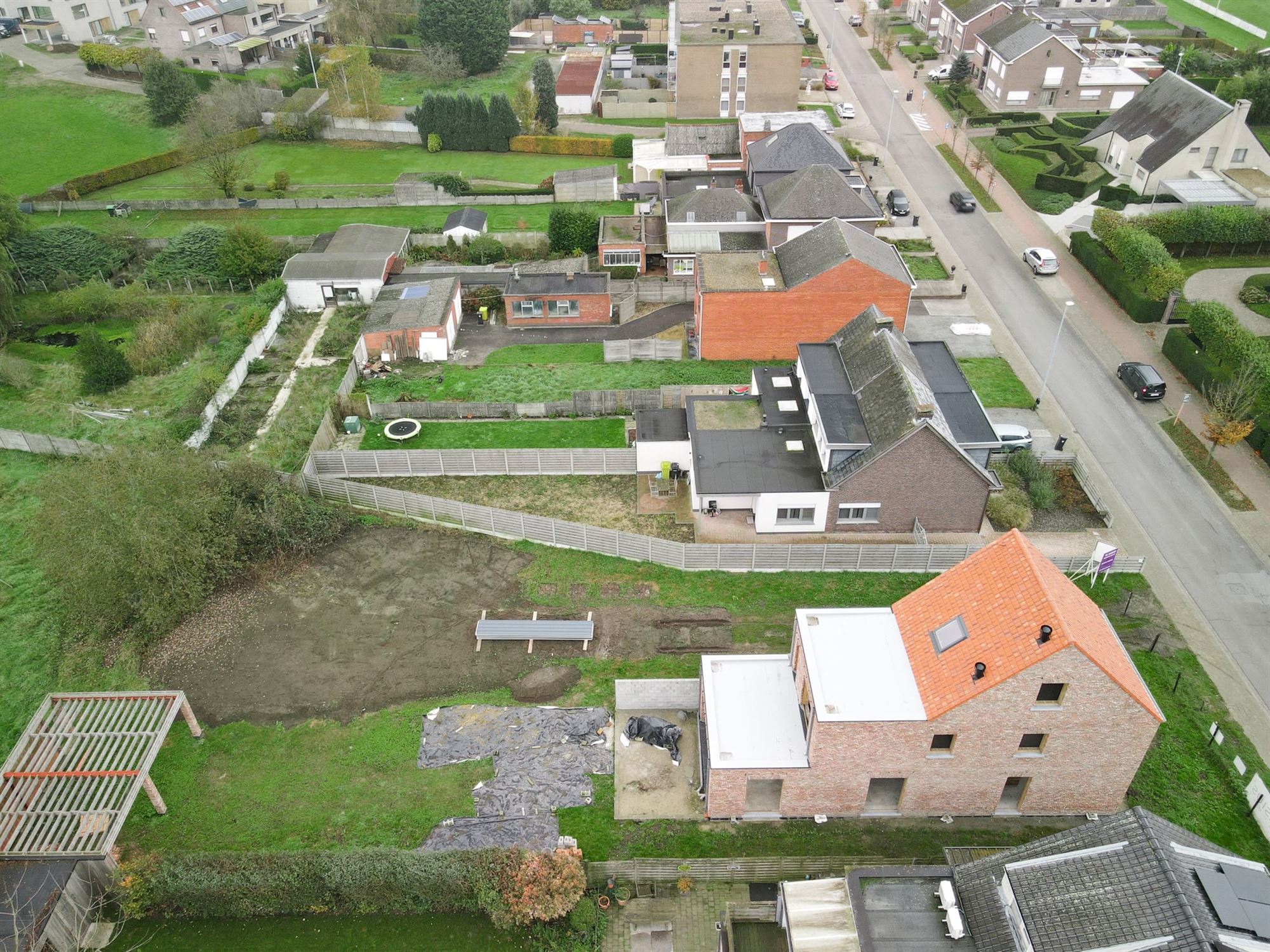 Perceel bouwgrond (650 m2) voor half open bebouwing niet ver van het centrum foto 5