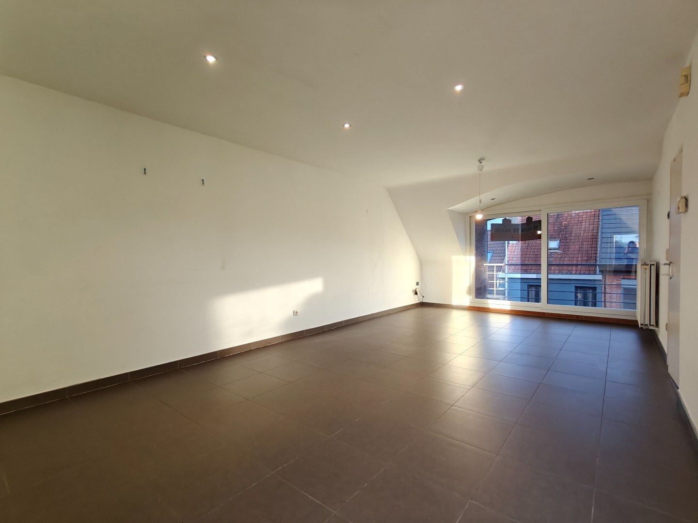 Ruim duplex appartement met terras en autostaanplaats te Lokeren foto 2